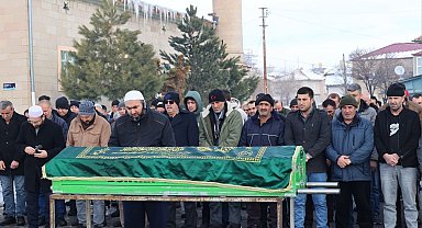 Duş sonrası fenalaşıp hayatını kaybeden çocuk toprağa verildi