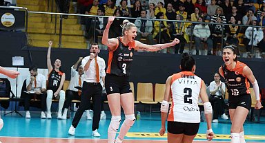 Eczacıbaşı Dynavit, derbide V. Bank'ı 3-1'le geçti