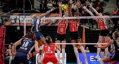 Eczacıbaşı Dynavit, Olympiakos'a set vermedi