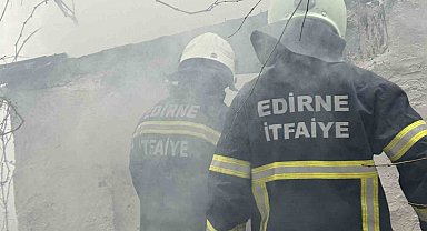 Edirne'de depo yangını büyümeden söndürüldü