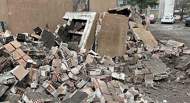 Edirne'de facianın eşiğinden dönüldü: Apartman bacası çöktü