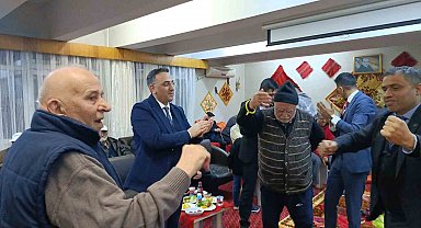 Edirne'de huzurevinde sıra gecesi: Gönüller bir oldu, yüzler güldü