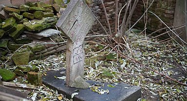 Edirne'de ilginç manzara: Osmanlı dönemi kabri apartman bahçesinde kaldı