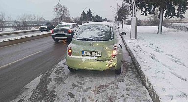 Edirne'de kar yağışında zincirleme kaza: 9 araç birbirine girdi