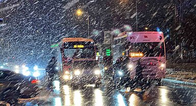 Edirne'de yoğun kar yağışı etkili oluyor