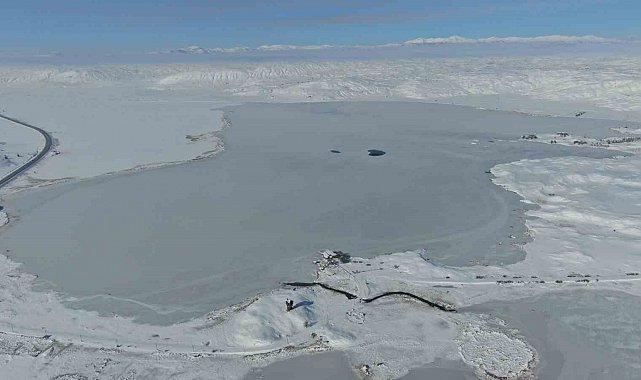 Efsanesi dilden dile dolaşan göl tamamen dondu