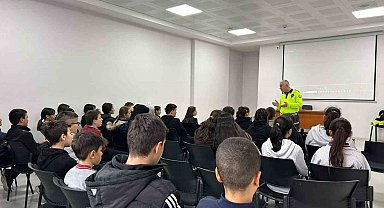 Eğirdir'de 135 öğrenciye trafik güvenliği eğitimi verildi