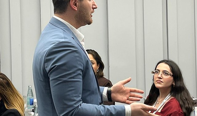 Eğitim Bilimci Paşayev'in Bakü'deki 'Beden Dili ve Etkili İletişim' semineri yoğun ilgi gördü