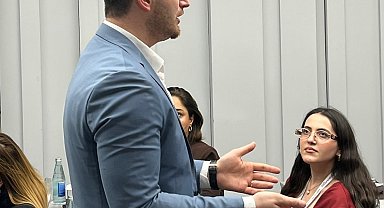 Eğitim Bilimci Paşayev'in Bakü'deki 'Beden Dili ve Etkili İletişim' semineri yoğun ilgi gördü