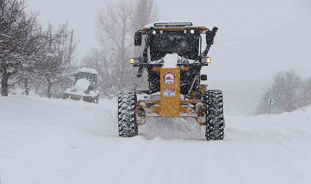 Elazığ'da 384 köy yolunda çalışmalar sürüyor