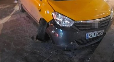 Elazığ'da alkollü şahıs çaldığı araçla kaza yaptı