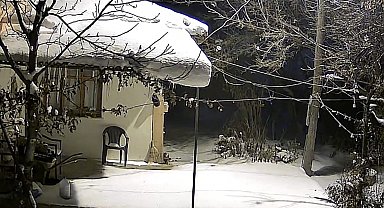 Elazığ'da deprem anı güvenlik kameralarına yansıdı