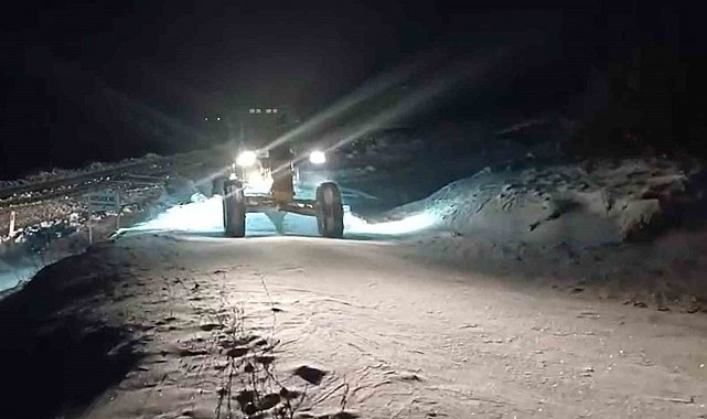 Elazığ'da karla mücadele çalışmaları sürüyor: 276 köy yolu açıldı
