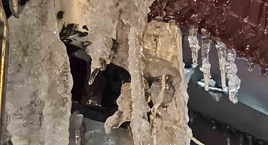 Elazığ'da metrelerce buz sarkıtı oluştu