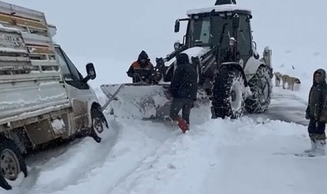 Elazığ'da şarampole düşen araç kurtarıldı