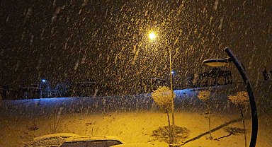 Elazığ'da yoğun kar yağışı başladı