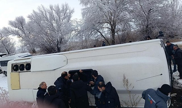 Elbistan-Çoğulhan karayolunda işçi servisi devrildi