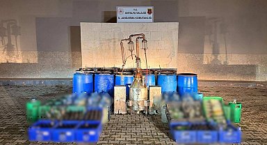 Elmalı'da 3 bin 750 litre kaçak ve sahte alkol ele geçirildi
