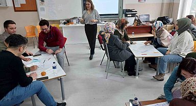 Emirdağ Öğretmen Topluluğu'nda çocuklarla felsefe eğitimi