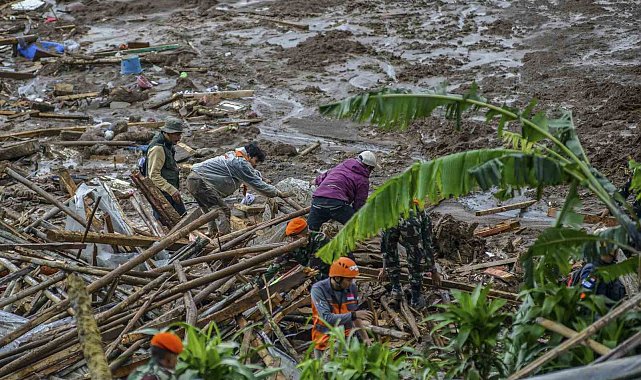 Endonezya'daki toprak kaymasında can kaybı 16'ya yükseldi