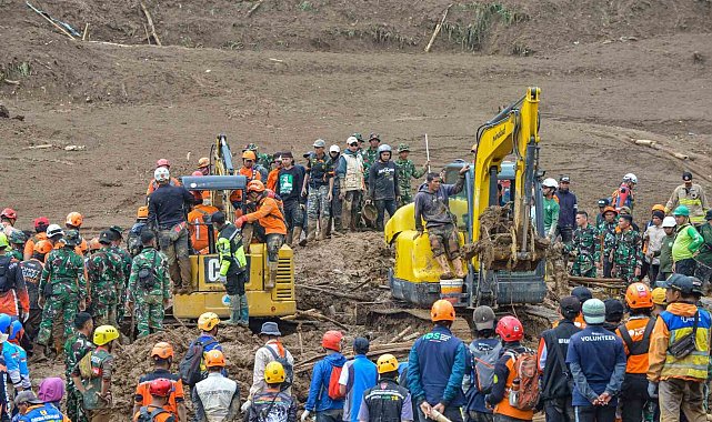 Endonezya'daki toprak kaymasında can kaybı 25'e yükseldi