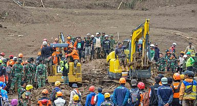 Endonezya'daki toprak kaymasında can kaybı 25'e yükseldi