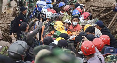 Endonezya'daki toprak kaymasında can kaybı 49'a yükseldi