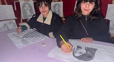 Engel tanımayan ikizlerin resim aşkı