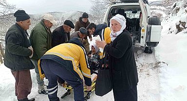 Erbaa'da mahsur kalan yaşlı hasta için ekipler seferber oldu