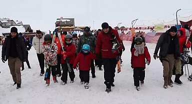 Erciyes'te şehit çocuklarına kayak eğitimi