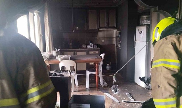 Erdek'te bir apartman dairesi alevlere teslim oldu