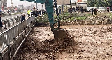 Erdemli'de şiddetli yağış sele neden oldu