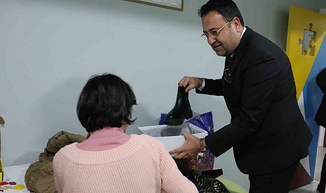 Erdemliler Hareketi Derneği, ihtiyaç sahibi çocuklara mont ve bot desteğinde bulundu