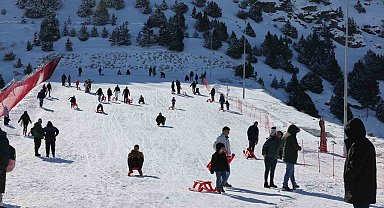 Ergan'da çocukların kızak keyfi