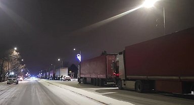 Erzincan-Sivas karayolu çığ nedeniyle bir süre ulaşıma kapandı