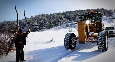 Erzincan'da kar ve tipi: 56 köy yolu ulaşıma kapandı