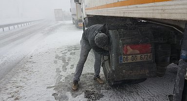 Erzincan'da kar ve tipi ulaşımı olumsuz etkiledi