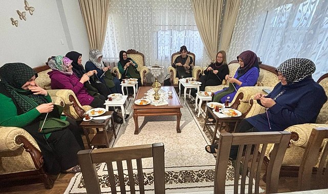 Erzincanlı gönüllü annelerden Mehmetçiğe ilmek ilmek destek