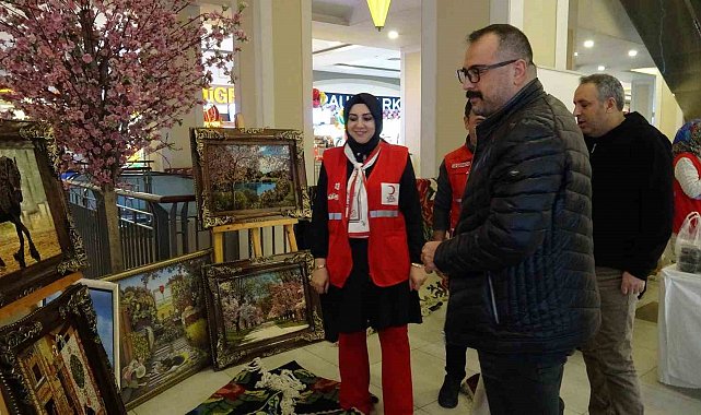 Erzurum Kızılay kadın kollarından Gazze, Filistin ve Sudan için hayır çarşısı