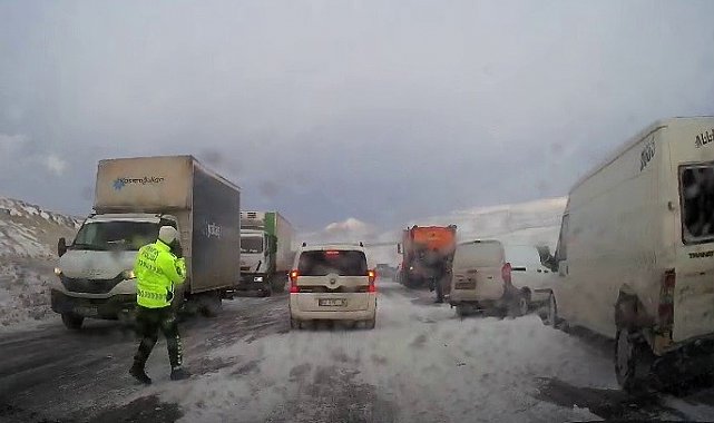 Erzurum'da etkili olan tipi çevre illerle olan ulaşımı aksatıyor