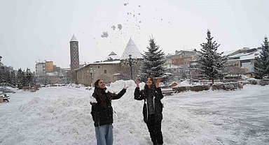 Erzurum'da kar yağışı etkili oluyor