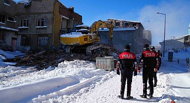Erzurum'da metruk binalar yıkılıyor