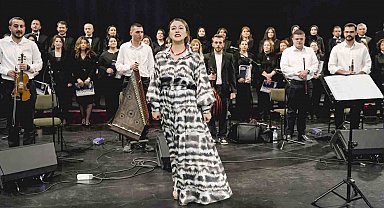 Erzurum'da renkler köprüsü: Baba ve kız aynı sahnede