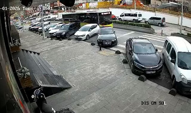 Esenler'de İETT otobüsü park halindeki araçlara çarptı