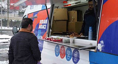 Esenler'de karla mücadeleye sıcak destek