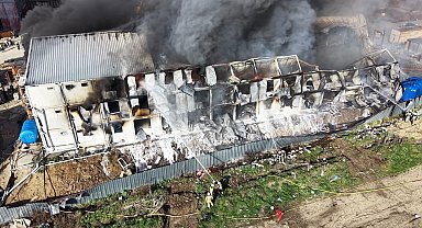 Esenyurt'ta işçilerin kaldığı büyük konteyner alev alev yandı