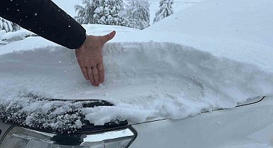 Eskişehir'de kar kalınlığı 25 santimetreyi geçti, yollar kapandı