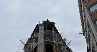 Eskişehir'de panik anları: İnşaatın 8'inci katından atlamaya çalıştı