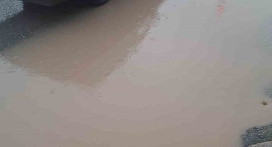 Eskişehir'de sağanak yolları göle çevirdi