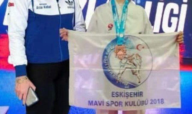 Eskişehir'den katıldığı karate şampiyonasında Türkiye 3'üncüsü oldu